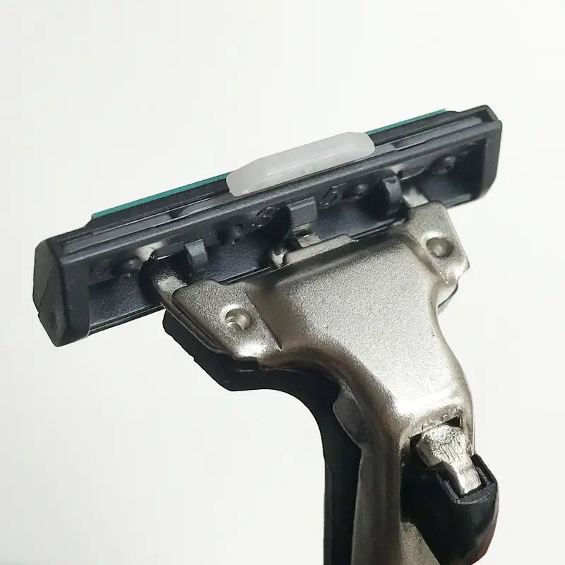 Razor Stand with 24 Blades and Skin Protector Included