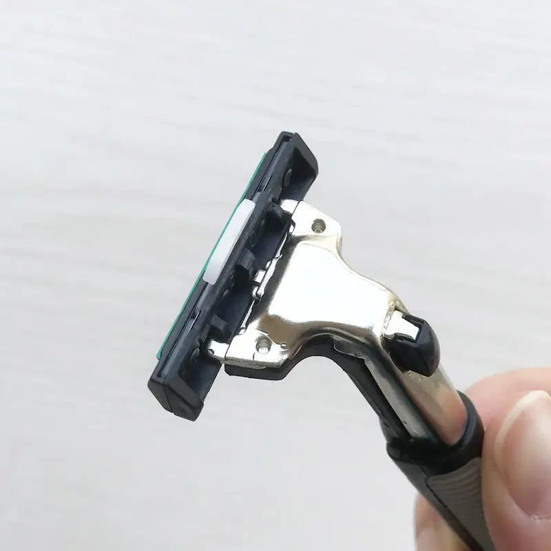Razor Stand with 24 Blades and Skin Protector Included